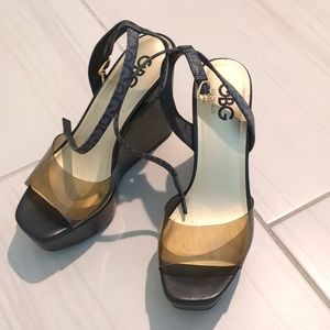 GBG Women's Black Wedges Size 7 Gold Charm